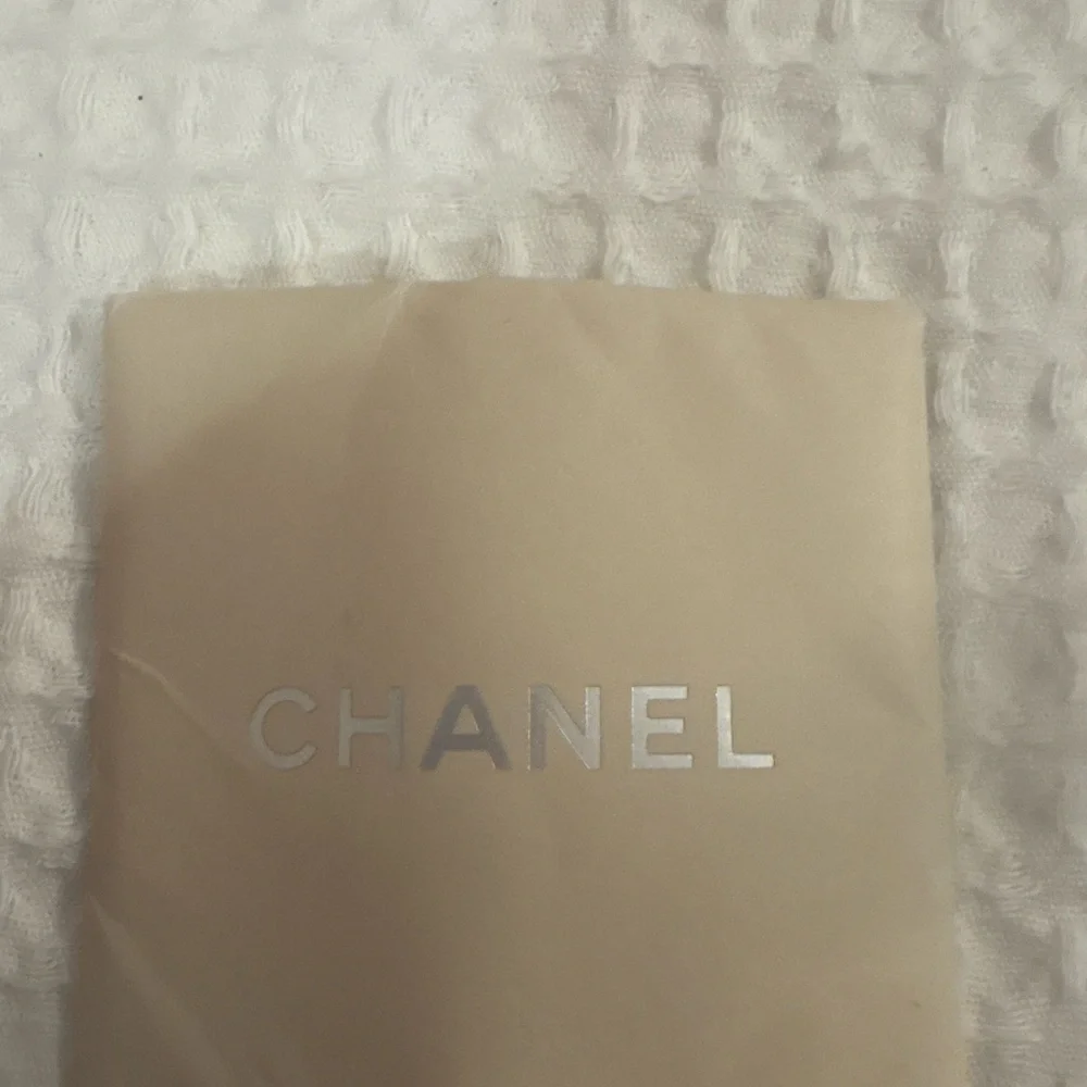 Chanel Quilted Cavier handbag - Picture 8 of 10